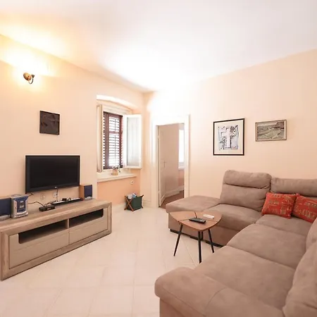 Apartman Two Bedroom In Center Igor