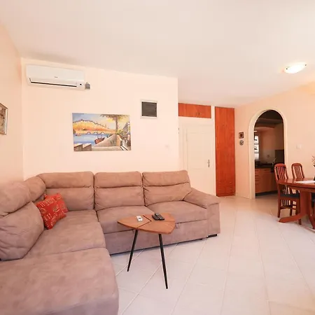 Apartman Two Bedroom In Center Igor