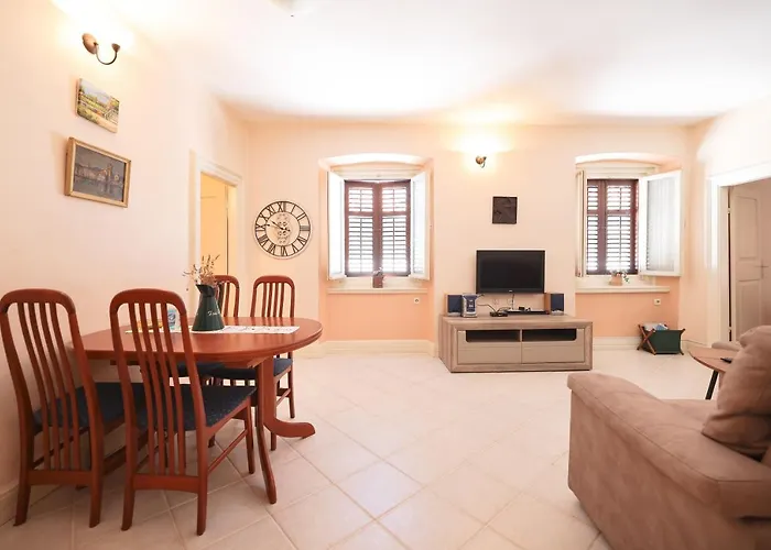 Two Bedroom In Center Igor * ザダル