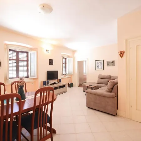 Two Bedroom In Center Igor Apartmán