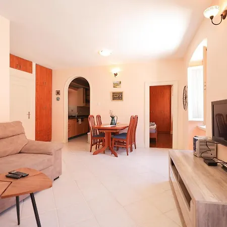 아파트 Two Bedroom In Center Igor 자다르