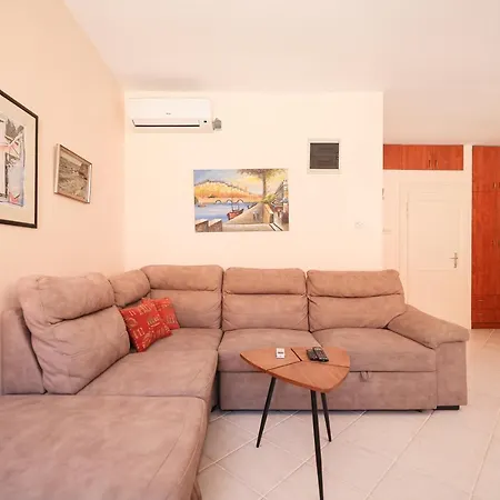 Two Bedroom In Center Igor Zadar