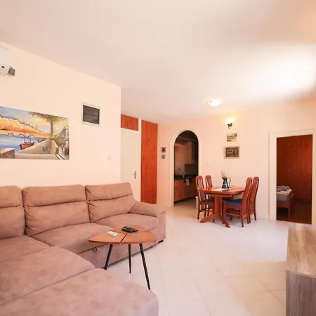 Two Bedroom In Center Igor