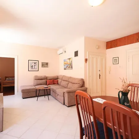 Two Bedroom In Center Igor 아파트 자다르