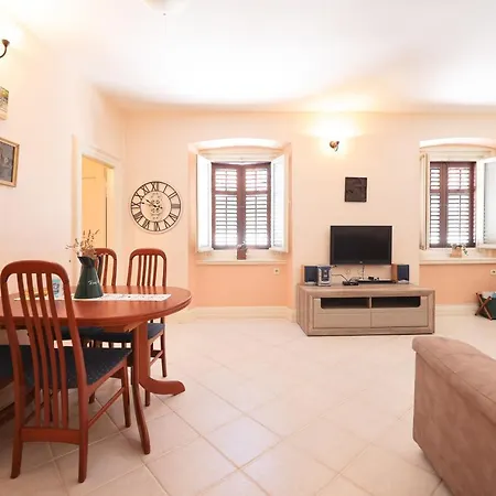 Two Bedroom In Center Igor * Zadar