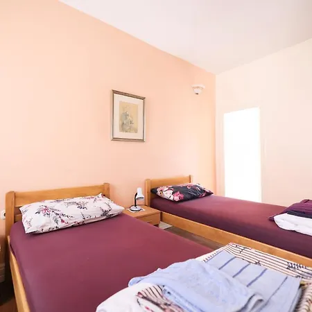 Two Bedroom In Center Igor Апартаменты