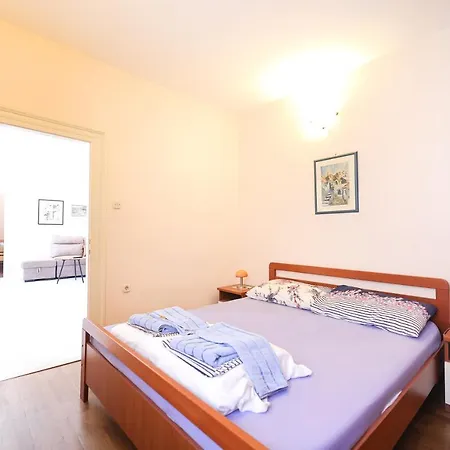 Apartment Two Bedroom In Center Igor Zadar
