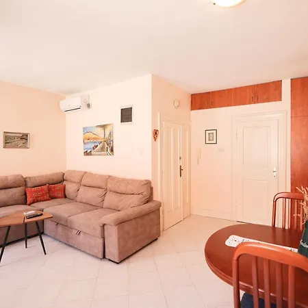 Two Bedroom In Center Igor Apartment *