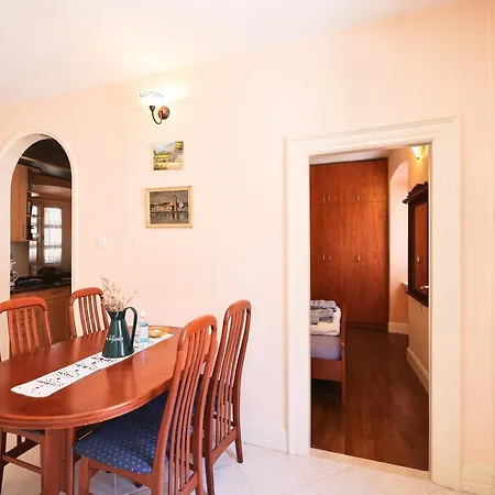 Two Bedroom In Center Igor * Zadar